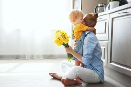 Vết thương tâm lý khó lường khi trẻ chứng kiến bố mẹ “hành sự“