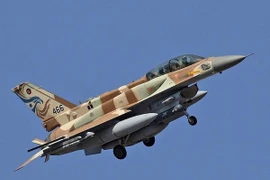 Syria chưa kịp củng cố phòng không, Israel đã không kích tới tấp