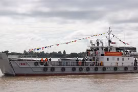 Nhà máy X55 Hải quân bàn giao tàu đa năng VDN-150 cho Quân khu 9