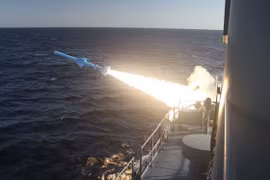 Iran khoe mẽ về tên lửa bờ chống tàu địch từ khoảng cách 700km 