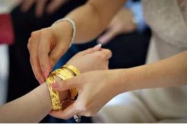 Em chồng cưới cho 3 chỉ vàng vợ còn bị mẹ chồng nói mỉa "giàu mà ki"