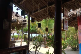 Mất niềm tin vì chồng quan tâm nữ đồng nghiệp lúc tối muộn