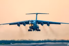 Phe đối lập Belarus cảnh giác cao độ với máy bay khổng lồ từ Nga