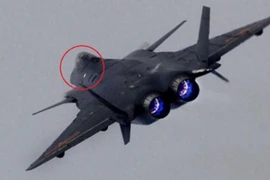 Tiêm kích J-20 Trung Quốc có phiên bản lạ: Đột phá hay sai lầm?