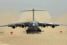 Máy bay khổng lồ giúp Ấn Độ lập cầu hàng không đối đầu Trung Quốc