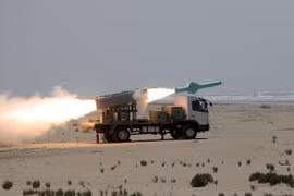 Hải quân Iran thử tên lửa hành trình chống hạm mới "vỗ mặt" Mỹ