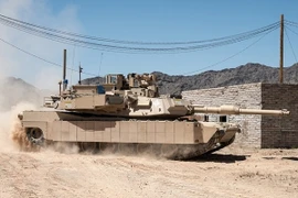 Mỹ điều xe tăng Abrams gắn "bảo bối" lên tuyến đầu chống Nga