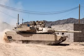 Mỹ điều xe tăng Abrams gắn "bảo bối" lên tuyến đầu chống Nga