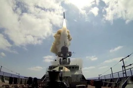Tàu chiến Nga yểm trợ quân đội chính phủ Syria bằng tên lửa Kalibr