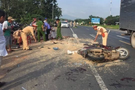 Tài xế ôtô tông chết 2 vợ chồng đi xe máy ở miền Tây