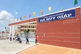 Vì sao nam sinh lớp 10 nhảy lầu dẫn đến tử vong?