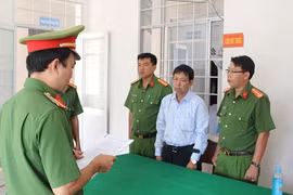 Khởi tố, bắt tạm giam Giám đốc chi nhánh Agribank giúp "khách" lừa đảo tiền tỷ