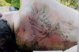 Người đàn ông có hình xăm đại bàng bị giết thi thể nổi trên sông