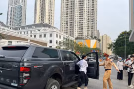 2 thí sinh vi phạm quy chế, mang tài liệu và điện thoại vào phòng thi