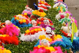 Người bán hoa, quà 20/10 dọc đường “méo mặt” vì… ế