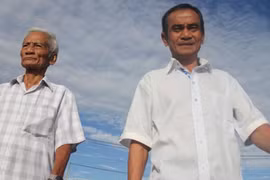 Hàng trăm người dân tới xem buổi xin lỗi ông Huỳnh Văn Nén