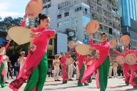 Hình ảnh đoàn Quân nhạc Cảnh sát các nước biểu diễn nhạc hội