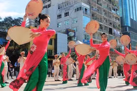 Hình ảnh đoàn Quân nhạc Cảnh sát các nước biểu diễn nhạc hội