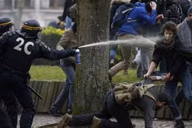 Chùm ảnh biểu tình phản đối luật lao động mới ở Pháp