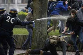 Chùm ảnh biểu tình phản đối luật lao động mới ở Pháp