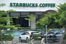 Hình ảnh cảnh sát vây bắt nghi phạm tấn công ở Jakarta