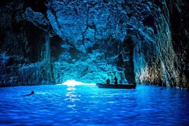 Ngất ngây loạt hang động dưới nước tuyệt đẹp