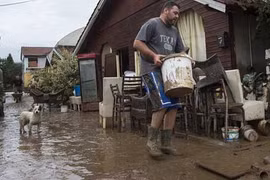 Chùm ảnh Macedonia chật vật sau cơn bão lịch sử