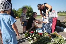Dân Ukraine tưởng nhớ các nạn nhân thảm kịch MH17