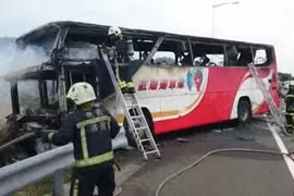 Xe buýt cháy trên cao tốc Đài Loan, 26 người thiệt mạng