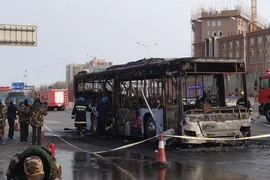 Trung Quốc: Xe buýt bốc cháy, hơn 50 người thương vong