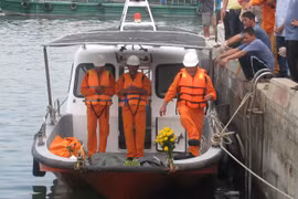 Bắt 2 giám đốc cho cano chở người quá công suất