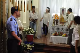 Đám tang Wanbi Tuấn Anh ngập màu trắng