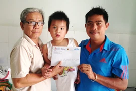 “Cháu bé bị cắt chân” được tái tạo hậu môn