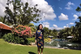 Nhan sắc của mẹ ruột Đan Lê, trẻ trung không hề kém cạnh con gái