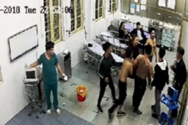 Đọc gì hôm nay 29/11: Côn đồ xăm trổ vào bệnh viện đánh người đang cấp cứu