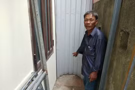 Bé gái còn nguyên dây rốn bị bỏ rơi ở góc chùa