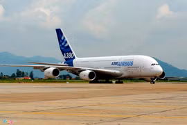 Hình ảnh máy bay lớn nhất thế giới từng đến chào hàng tại Hà Nội