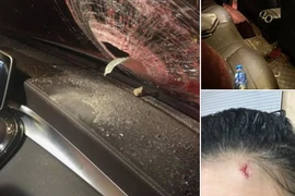 Đang trên đường, ô tô "ăn" trọn viên đá nặng cả kg "từ trên trời rơi xuống"