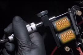 Cận cảnh quay chậm của máy xăm hình