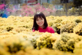 Trai xinh gái đẹp rạng ngời trên đường hoa Đà Nẵng