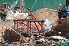 Hà Nội: Sập thang cẩu chung cư Lilama, 3 người thương vong