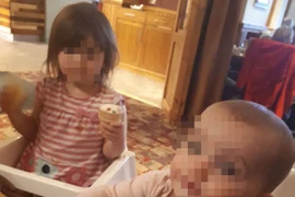 Trước khi giết con, người mẹ chụp ảnh khỏa thân, vui vẻ với bạn tình 