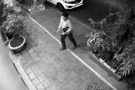 Người đàn ông Hàn Quốc đột nhập ô tô ở Đà Nẵng