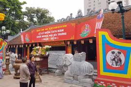 Dân Thủ đô nô nức đến Lễ hội Hai Bà Trưng