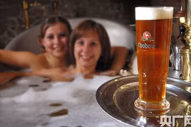 Khách sạn tung dịch vụ tắm bia chăm sóc nhan sắc mỹ nữ