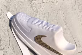 Dân mạng "xém xỉu" vì chiếc balo có kiểu dáng y như đôi giày