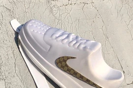 Dân mạng "xém xỉu" vì chiếc balo có kiểu dáng y như đôi giày