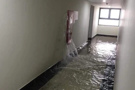 Vỡ đường ống cứu hỏa, chung cư An Bình City - Geleximco "ngập lụt"