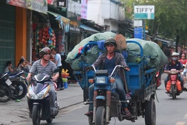 Xe ba gác, tự chế “náo loạn” đường phố Sài Gòn