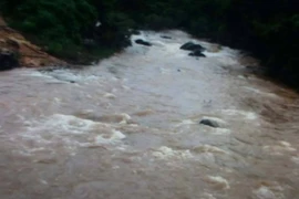 Ra suối câu cá, một học sinh đuối nước tử vong